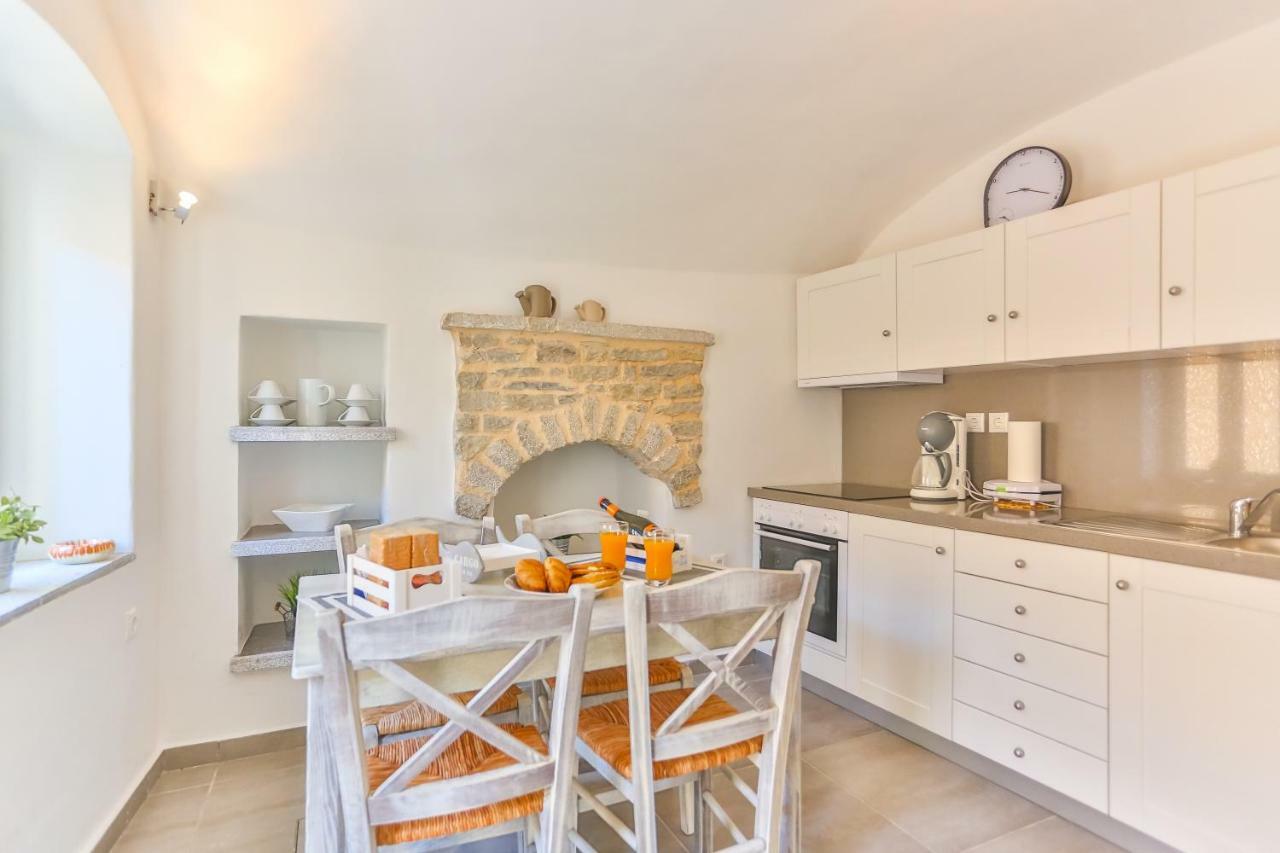 סימי Annika Deluxe Apartments מראה חיצוני תמונה